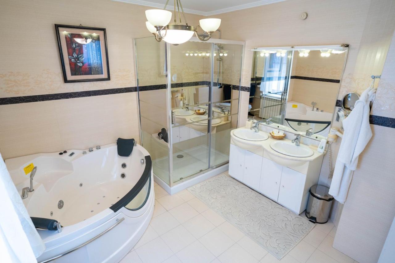 Villa Alice Suceava Luaran gambar
