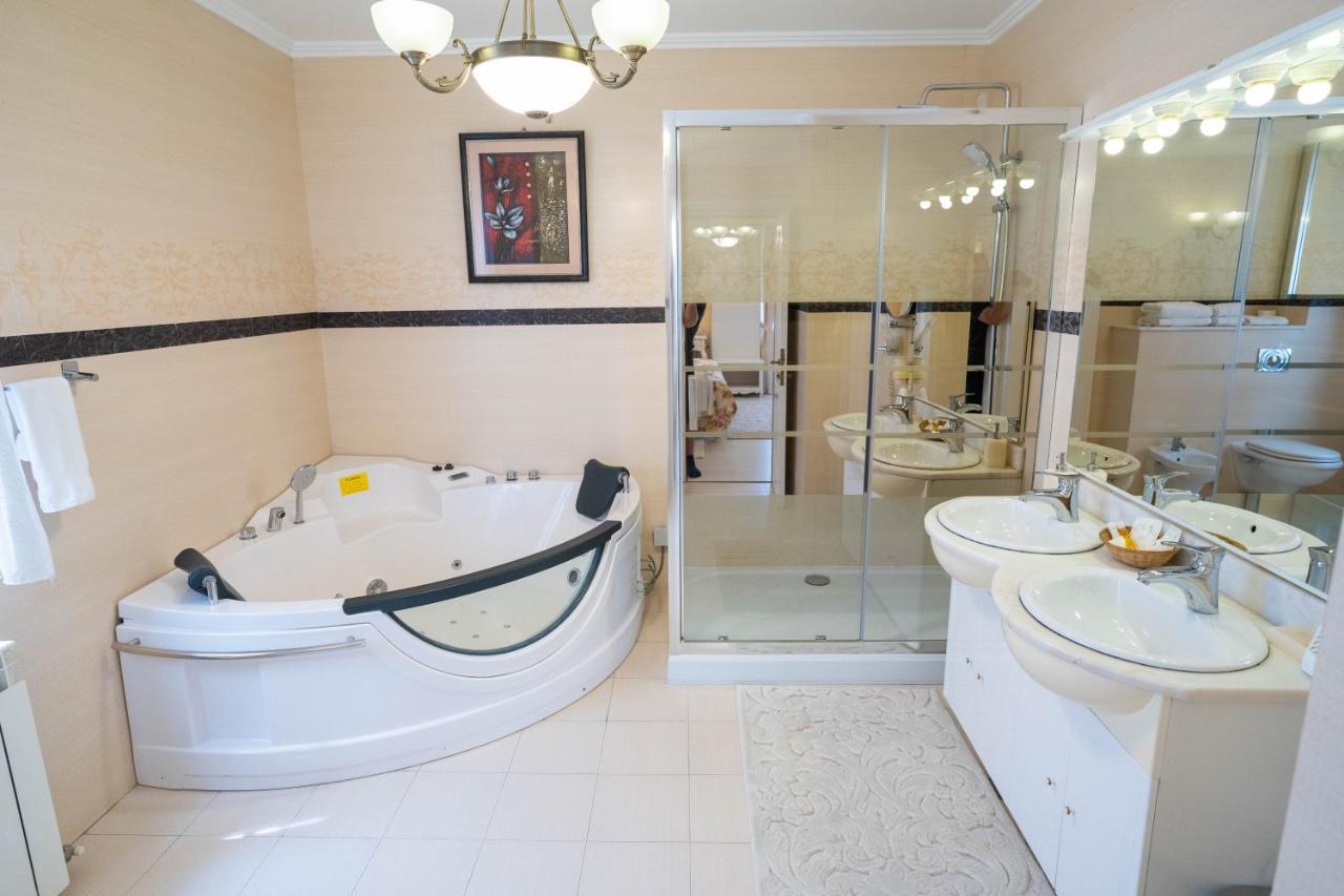 Villa Alice Suceava Luaran gambar