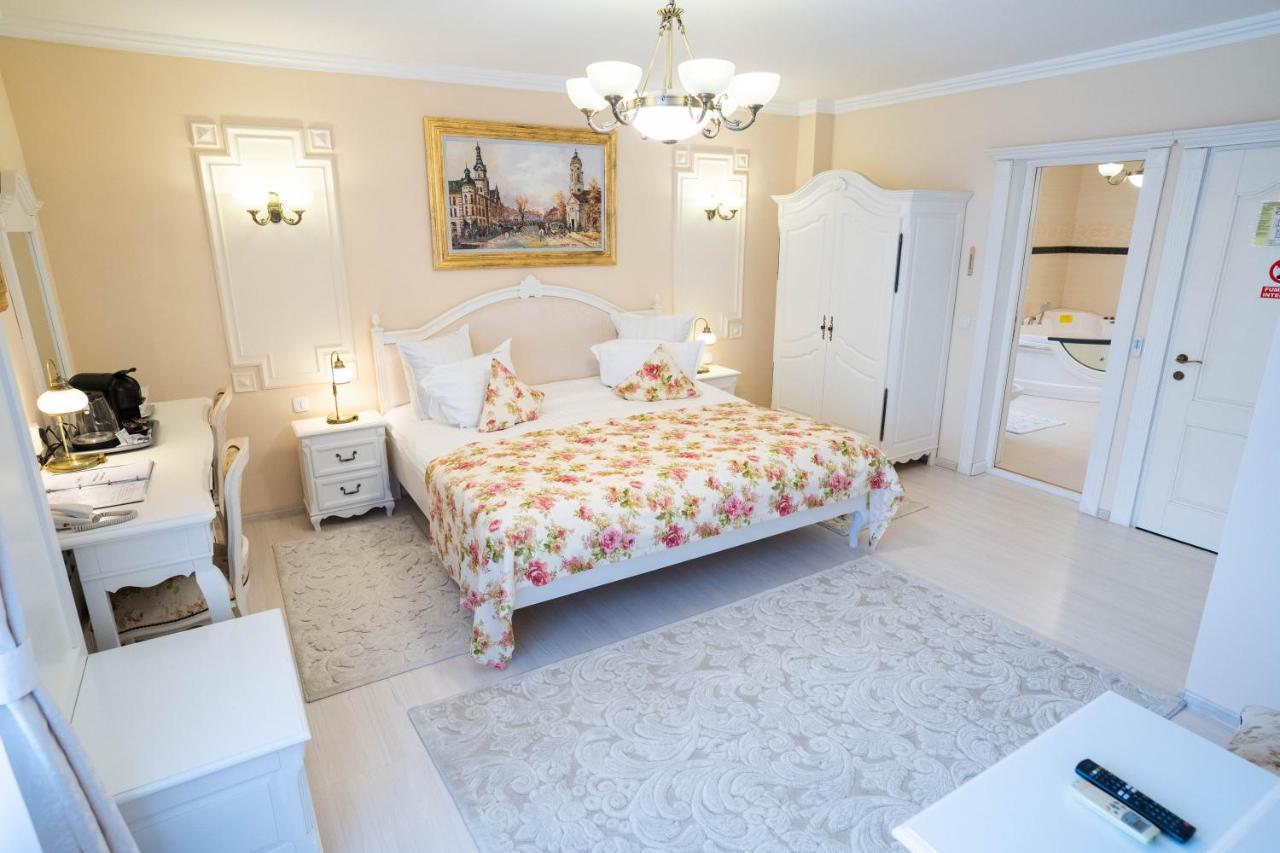 Villa Alice Suceava Luaran gambar