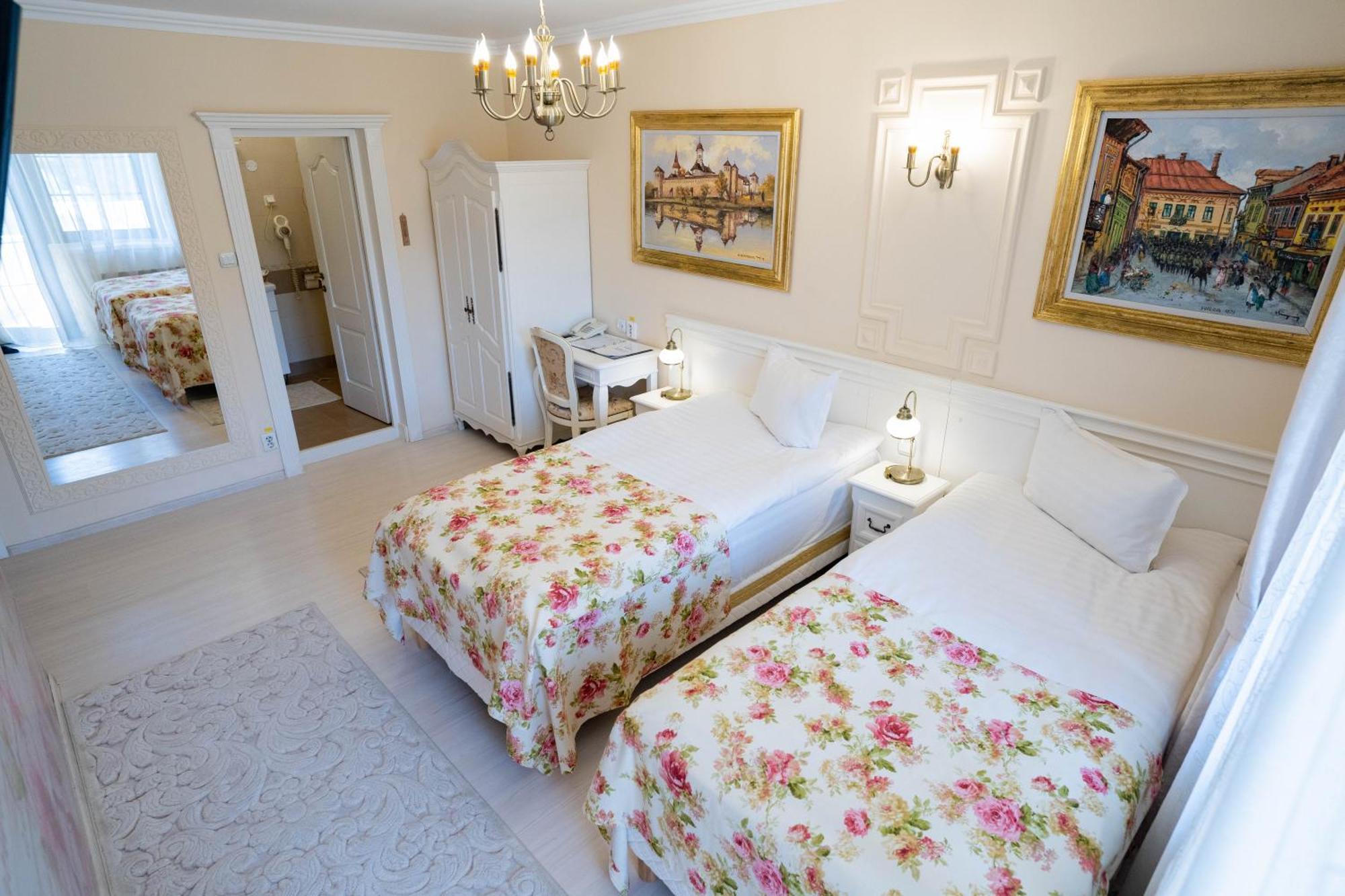 Villa Alice Suceava Luaran gambar
